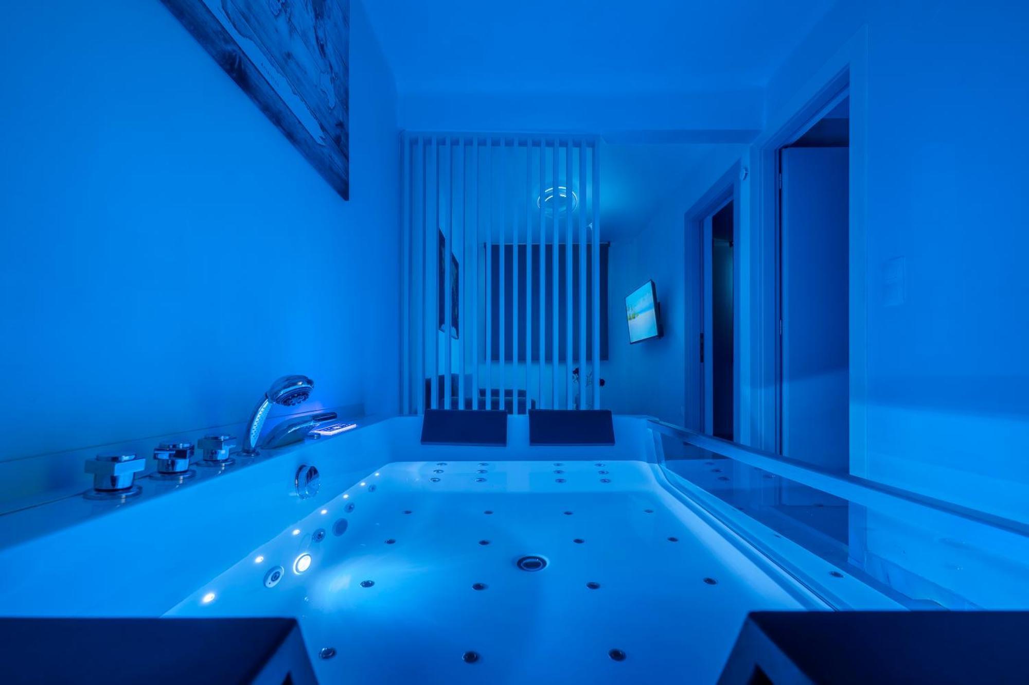 Premium Jacuzzi Suite At The City Center, By Aqua Platinum Thessaloniki Exterior photo