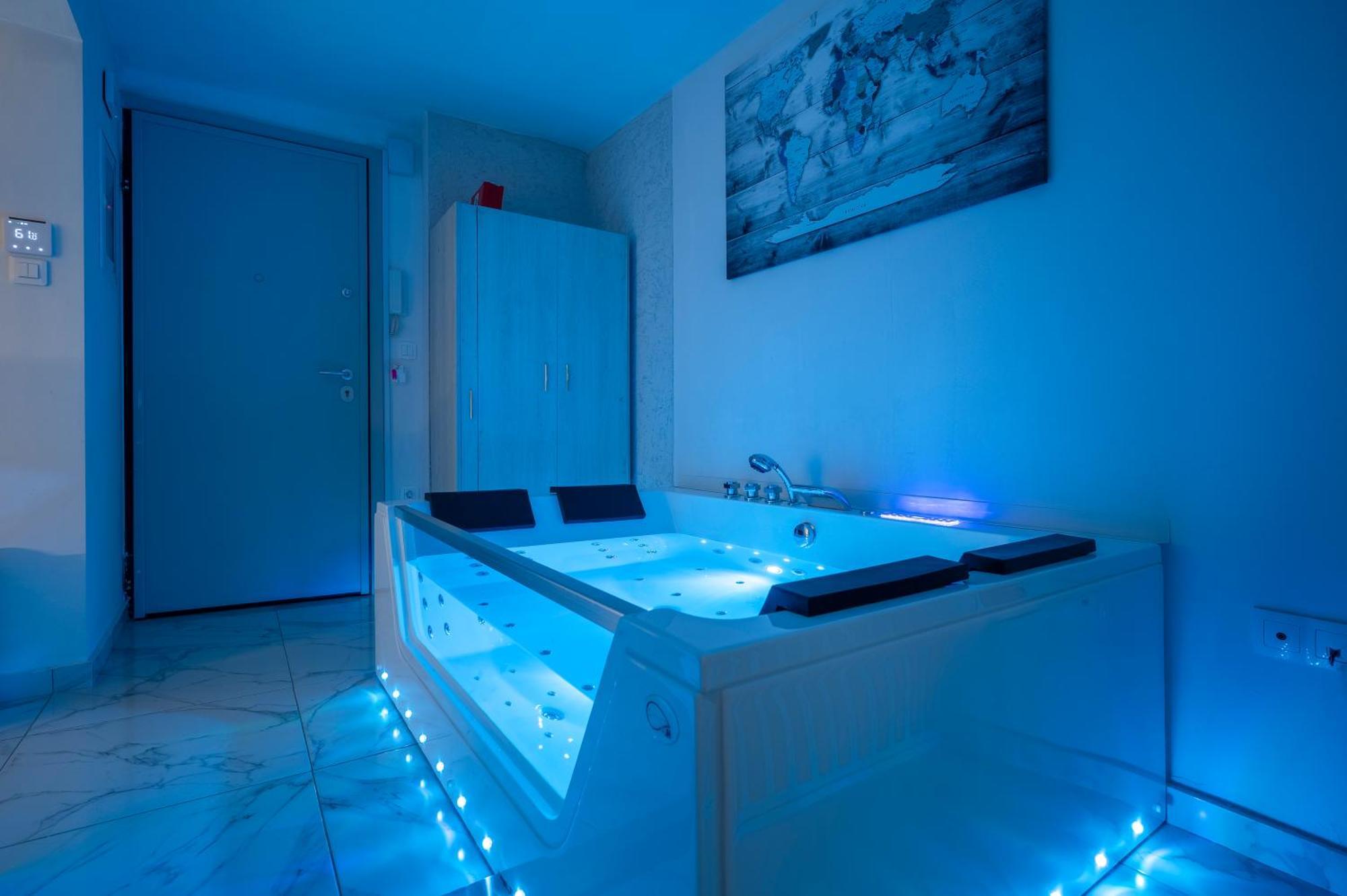 Premium Jacuzzi Suite At The City Center, By Aqua Platinum Thessaloniki Exterior photo