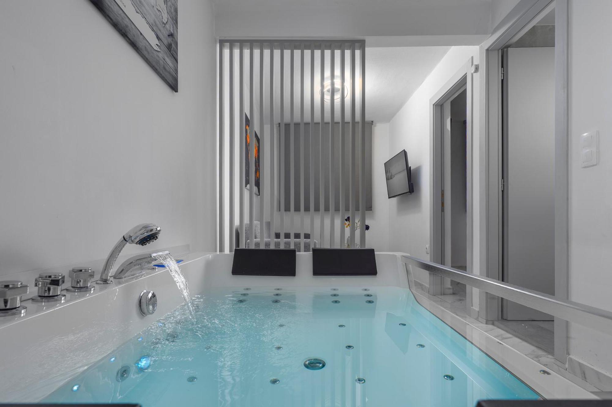 Premium Jacuzzi Suite At The City Center, By Aqua Platinum Thessaloniki Exterior photo